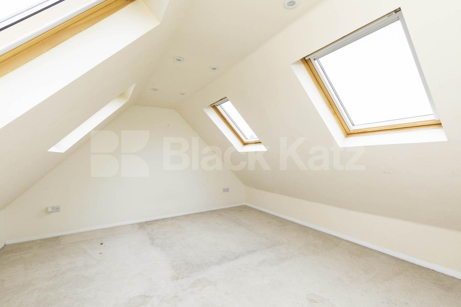 			3 Bedroom, 1 bath, 1 reception House			 Wormholt Road, Shepherds Bush